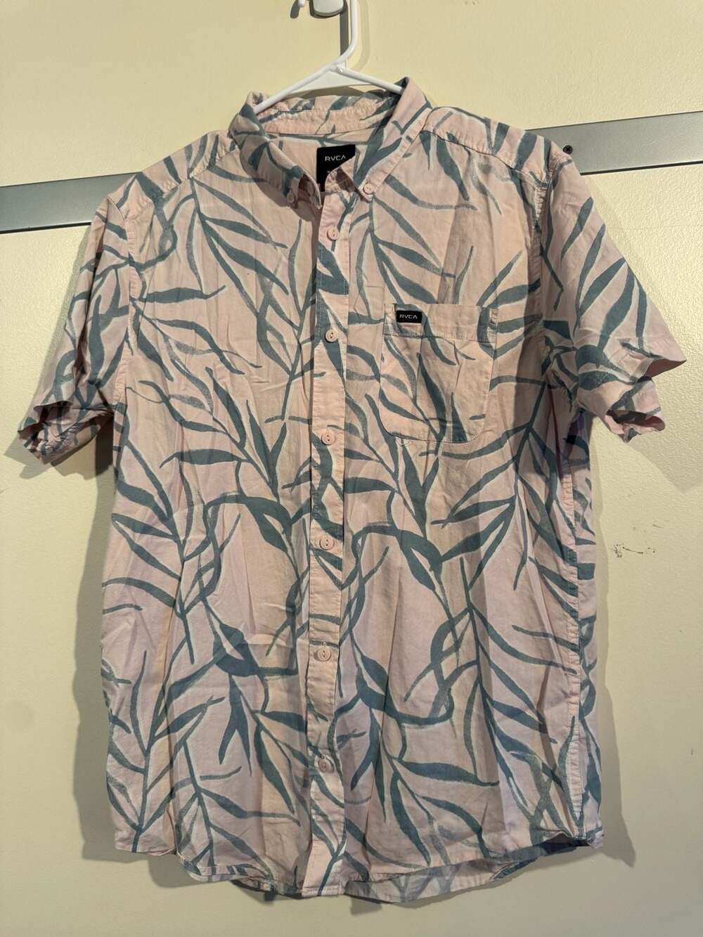 RVCA Men's Slim Fit Short Sleeve Button Down Shirt Pink Leaf Print Size M